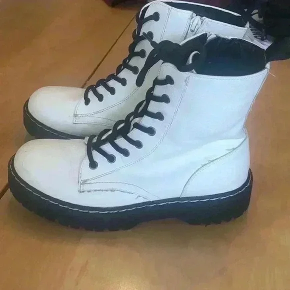 Sincerely Jules Harley leather combat boot. - Picture 4 of 12